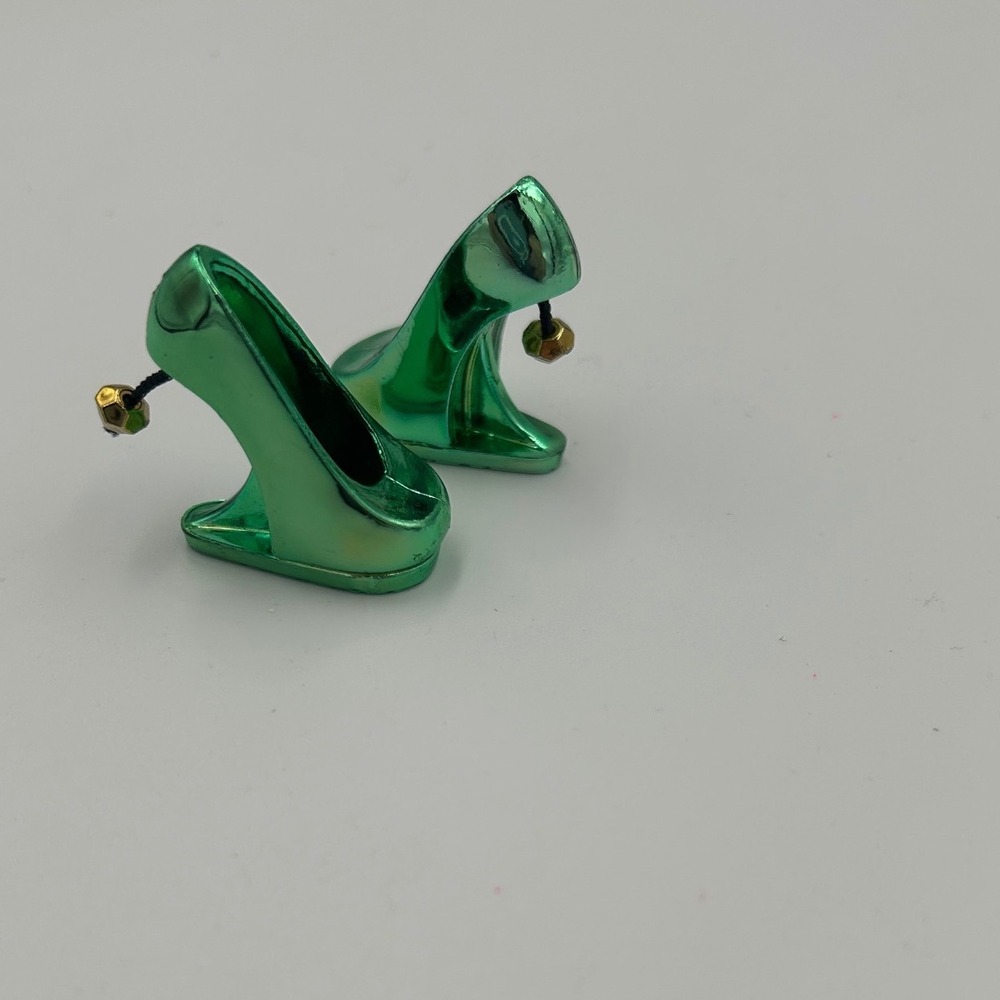 Monster High Dawn of the Dance Cleo de Nile Metallic Green Shoes